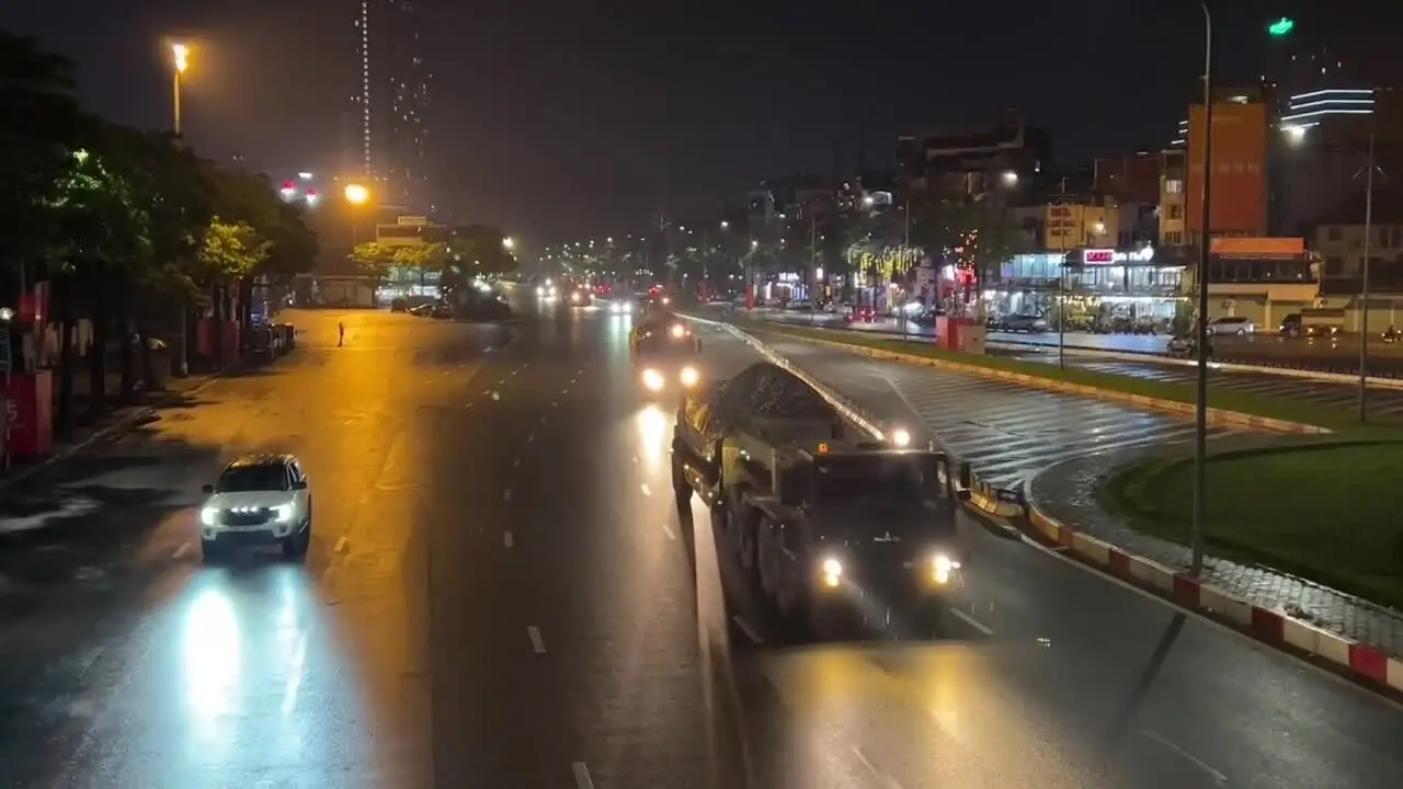 Video xe đi qua cầu vượt L&ecirc; Quang Đạo sửa 