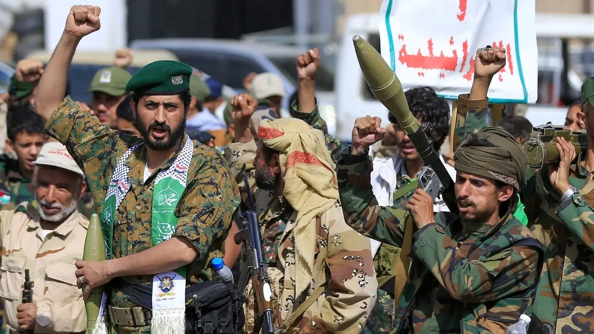 Thế gọng kìm của Iran và Houthi với hai huyết mạch năng lượng thế giới