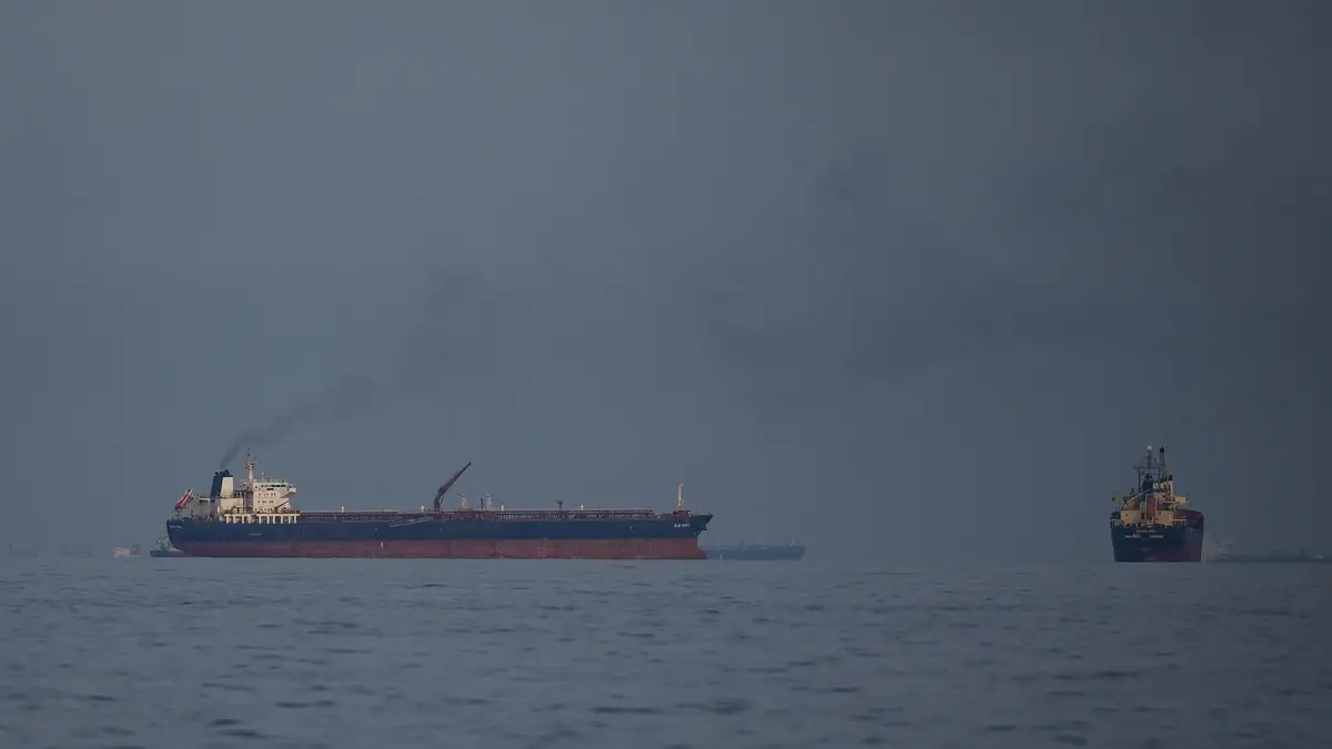 Iran nói 3 tàu chở dầu bốc cháy ở eo biển Hormuz